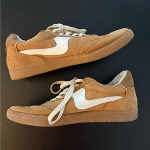 DV by Dolce Vita Tan and White Women's Sneakers